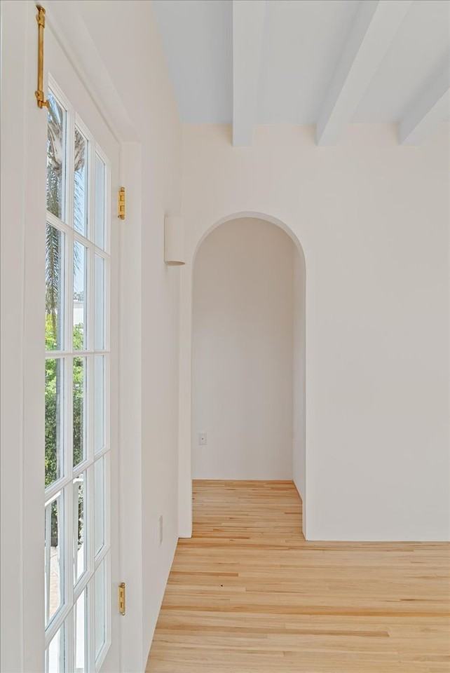 N Edinburgh Ave - Photo 5 of 23