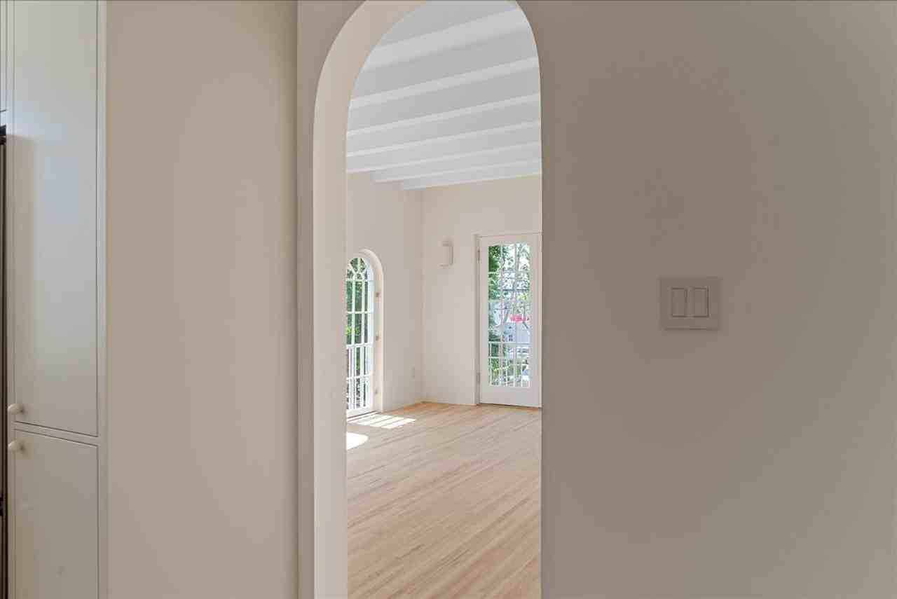 N Edinburgh Ave - Photo 7 of 23