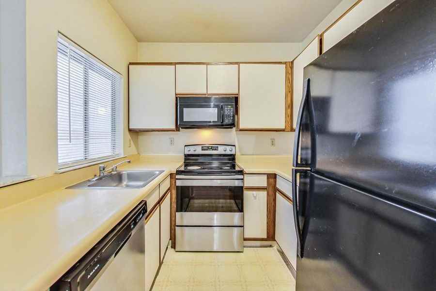 5318 D Avilla Way #D - Photo 3 of 34