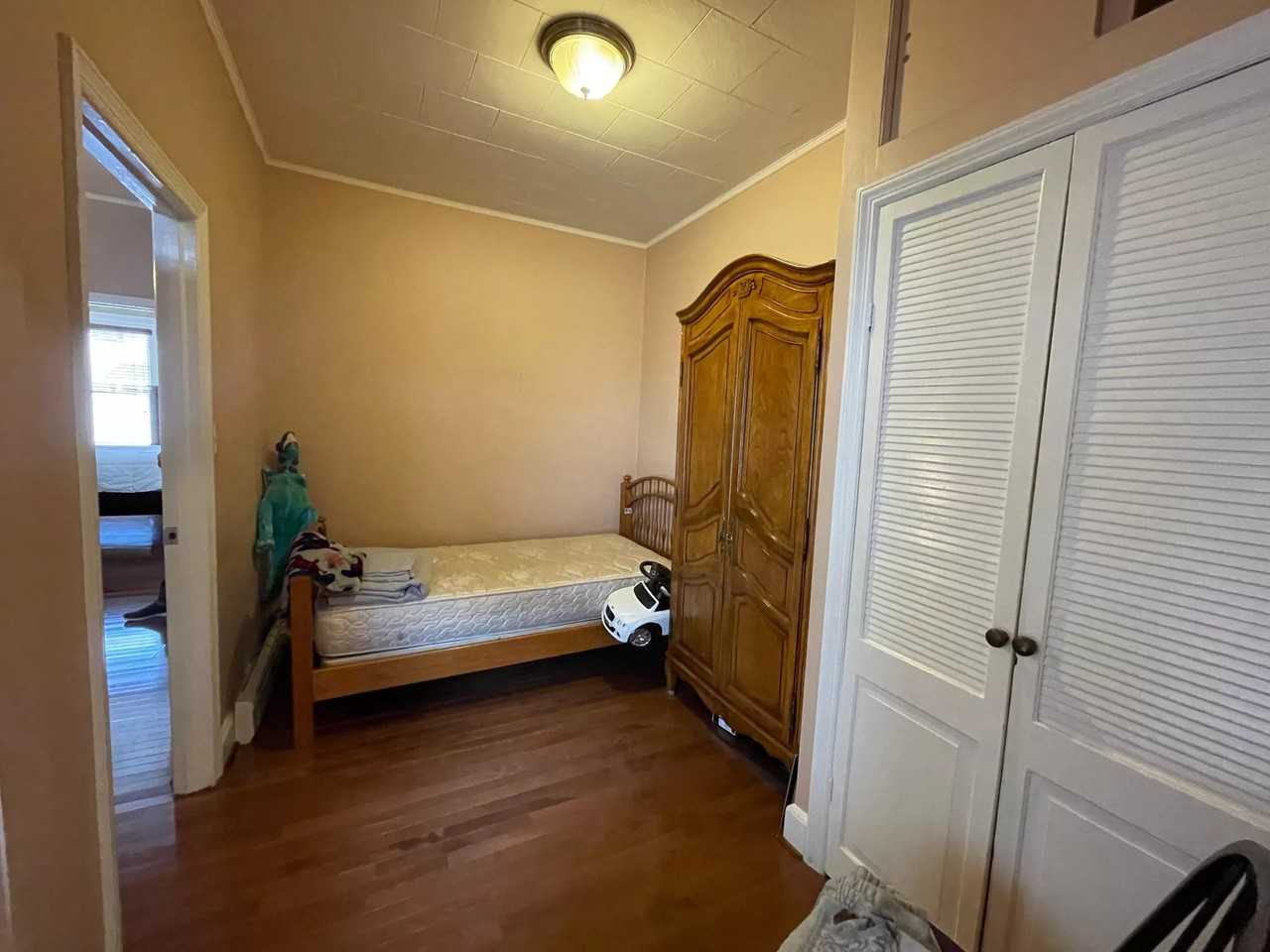 236 Leonard Street - Photo 2 of 10