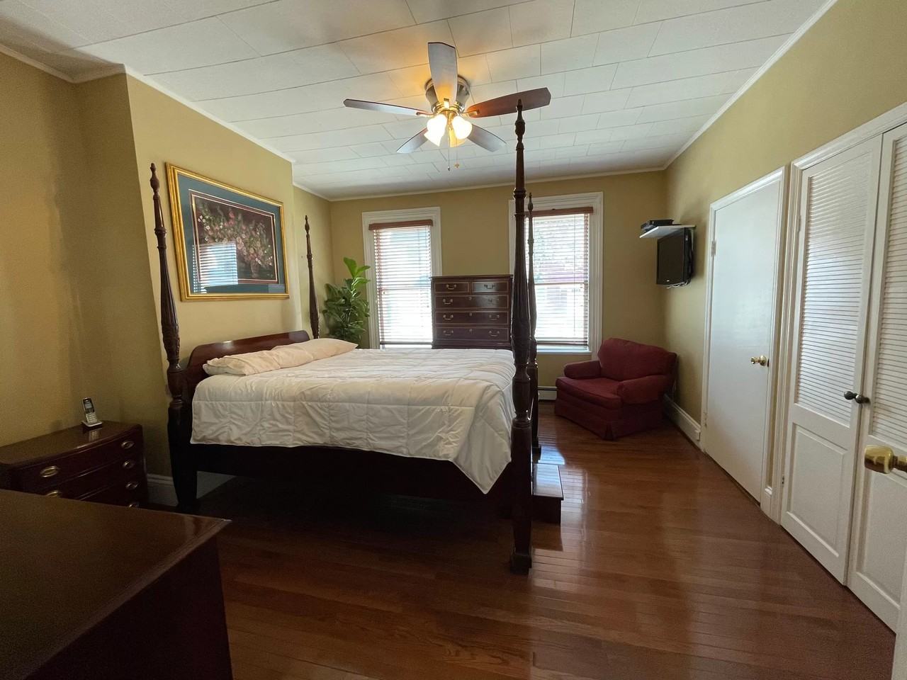 236 Leonard Street - Photo 3 of 10