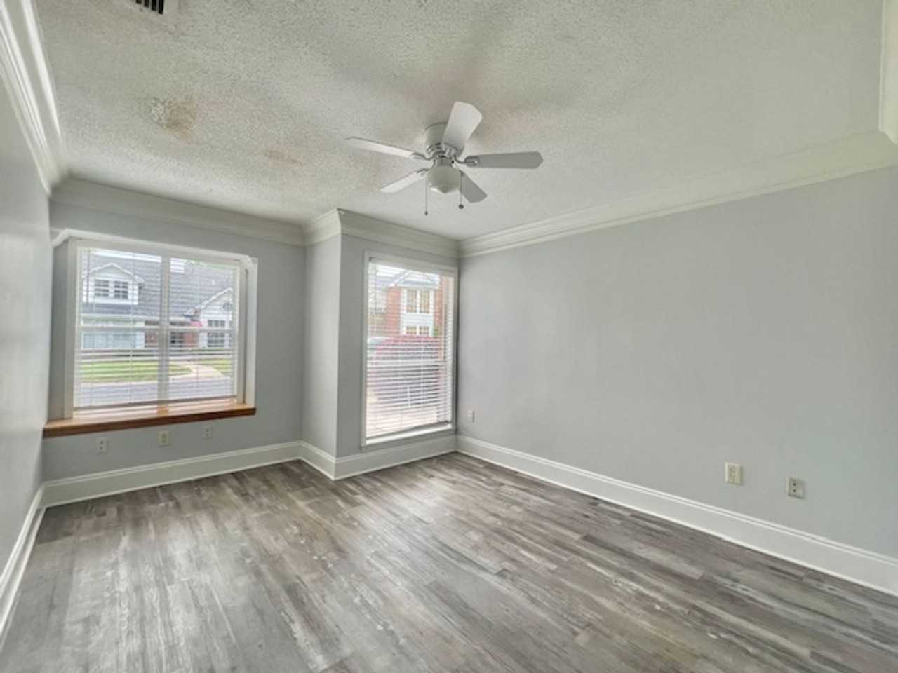 123 Parkwood Dr - Photo 3 of 18