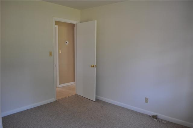 115 Oak Park Dr - Photo 3 of 7