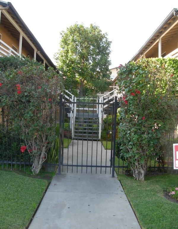 302 South Broadway #O2 - Photo 5 of 9