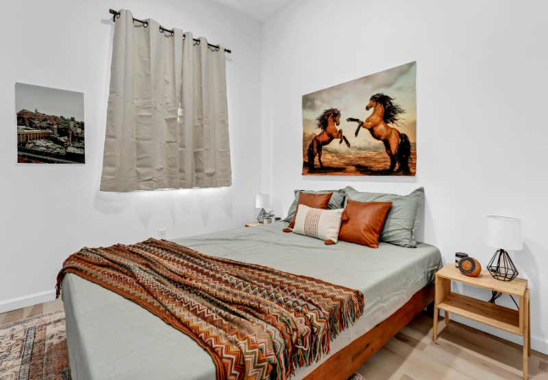 574 Niagara St #1 - Photo 4 of 25