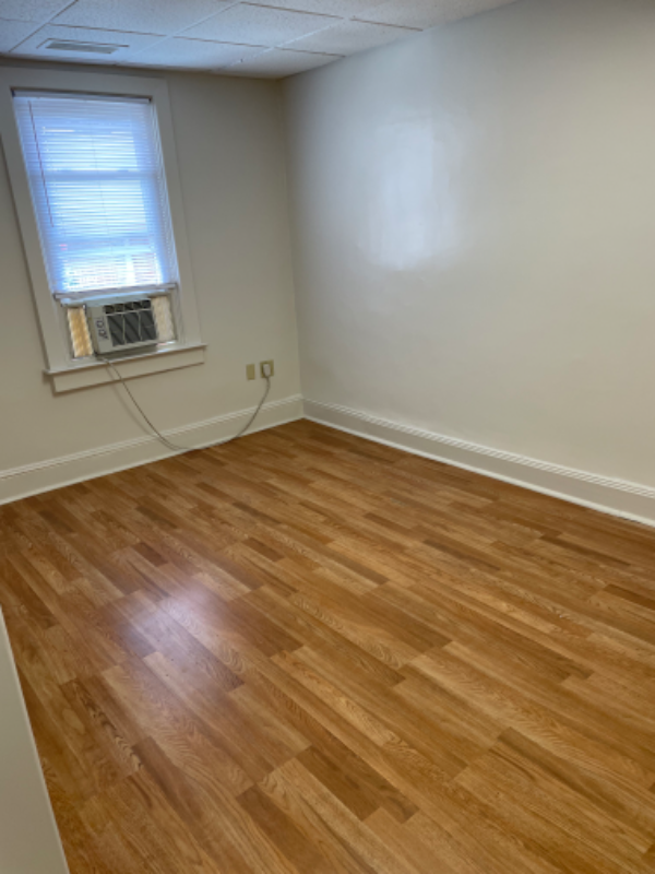 1900 W 8th St - Photo 2 of 5