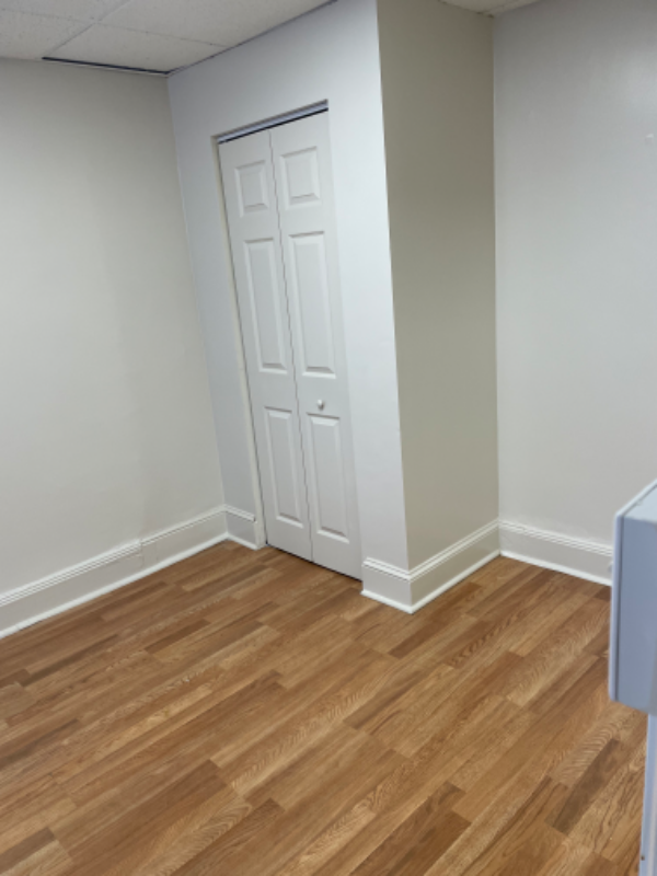 1900 W 8th St - Photo 3 of 5