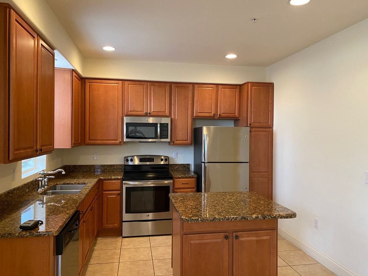 2374 Bella Vista Dr - Photo 2 of 9