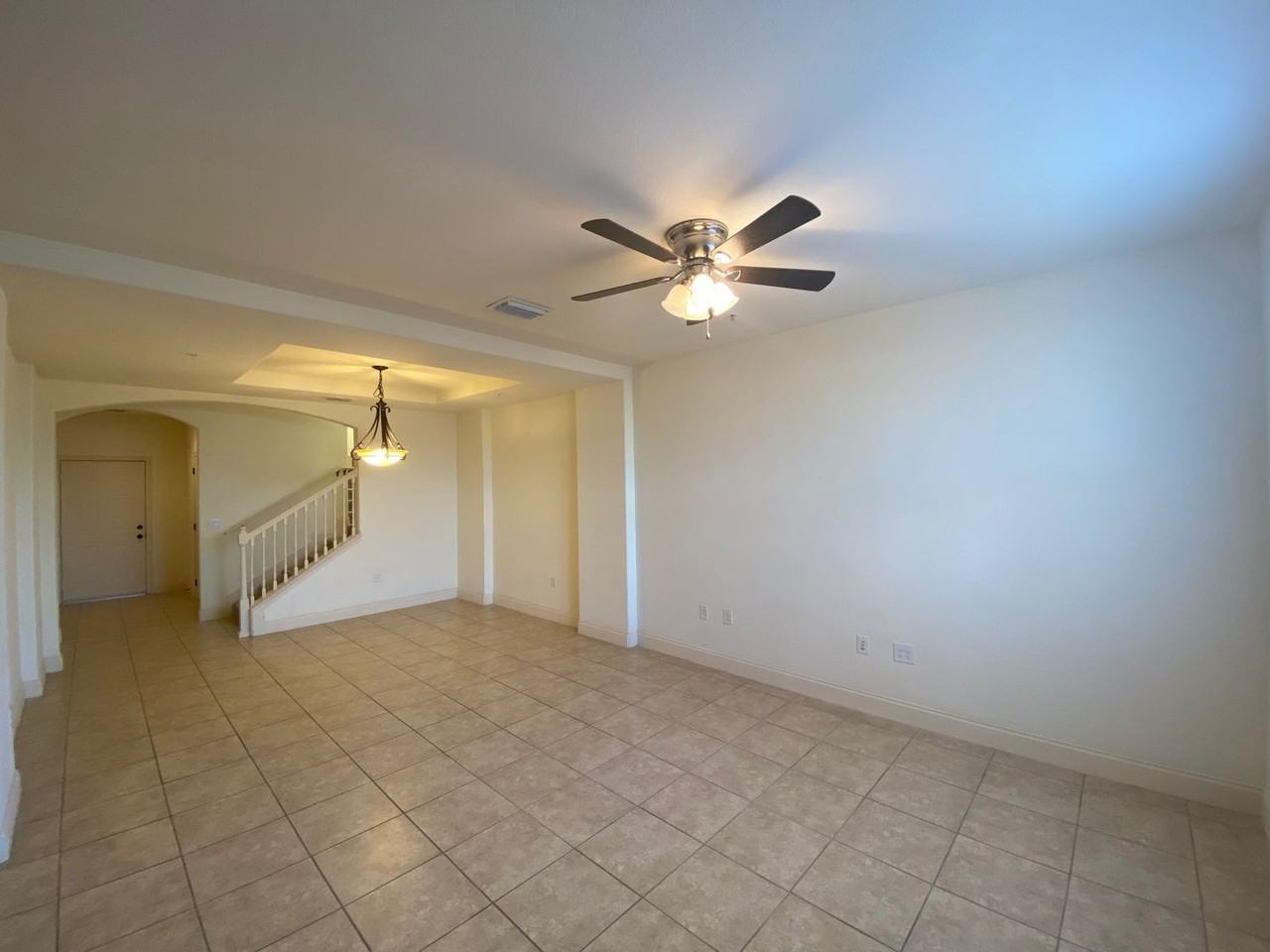 2374 Bella Vista Dr - Photo 3 of 9