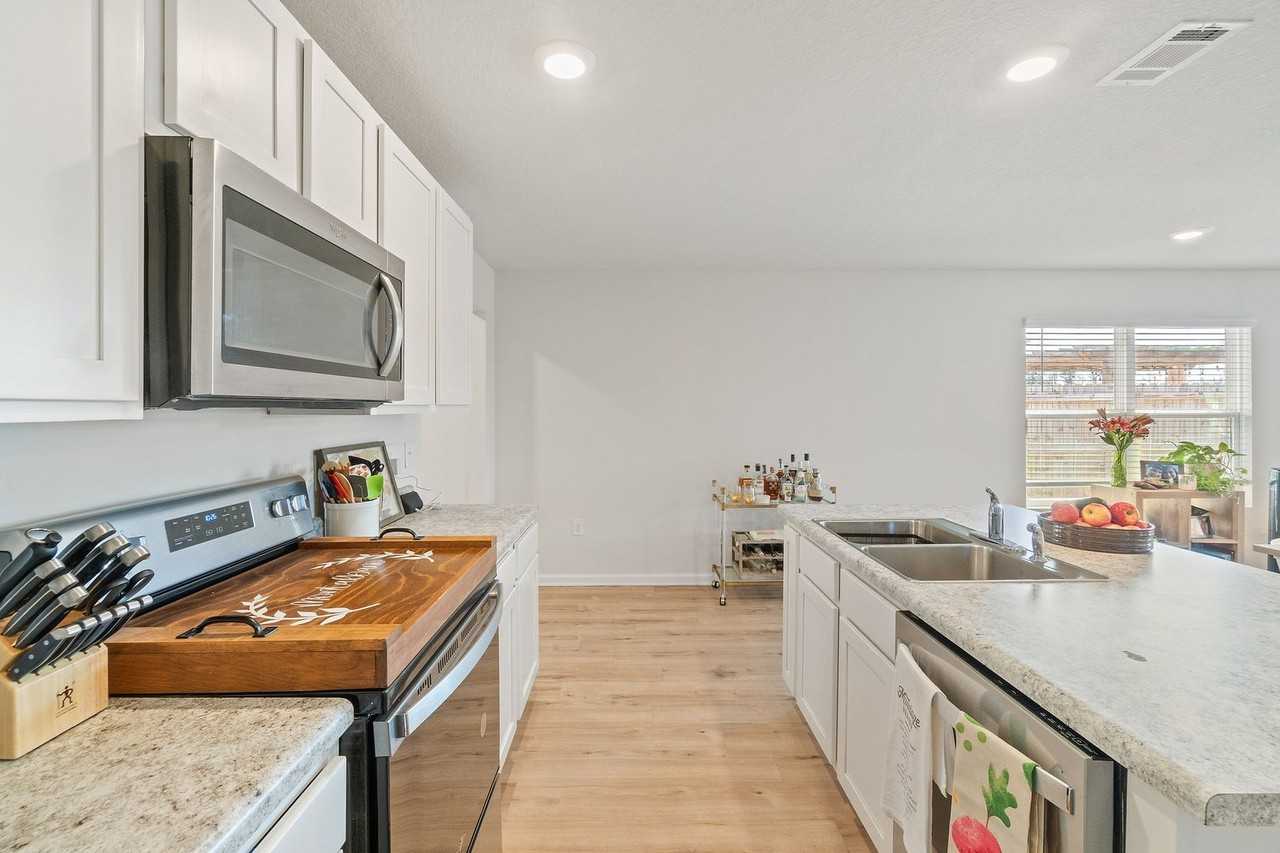 5252 Peach Dr - Photo 3 of 28