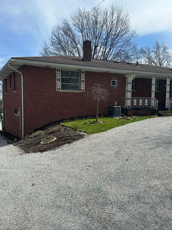 3323 S Hametown Rd - Photo 2 of 9