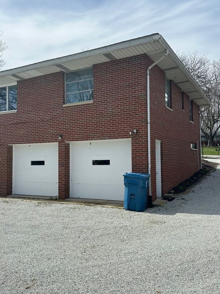 3323 S Hametown Rd - Photo 3 of 9