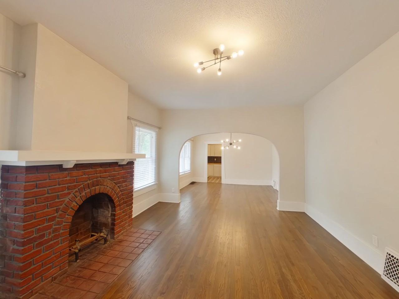 333 N Volutsia Ave - Photo 2 of 14