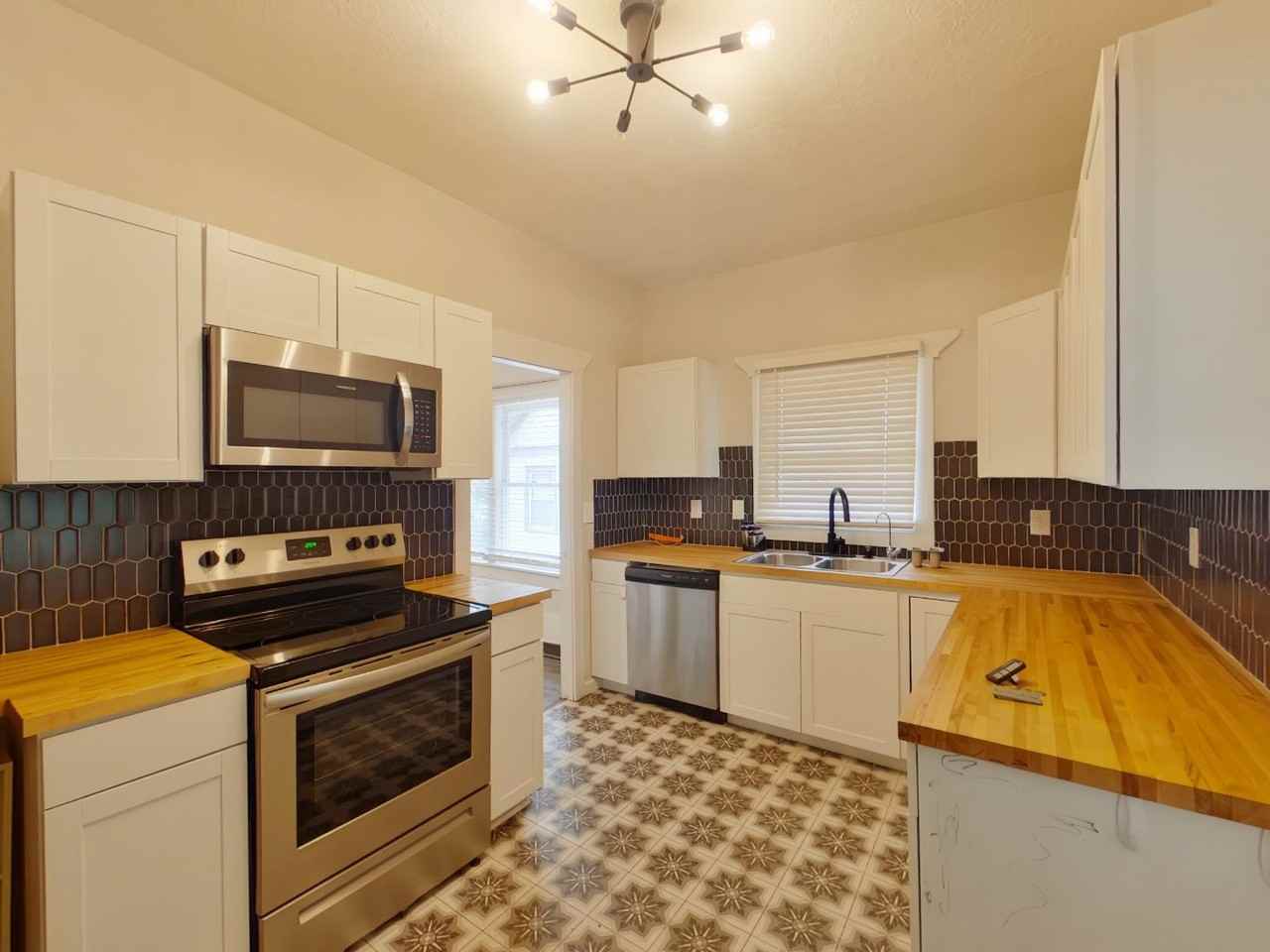 333 N Volutsia Ave - Photo 4 of 14