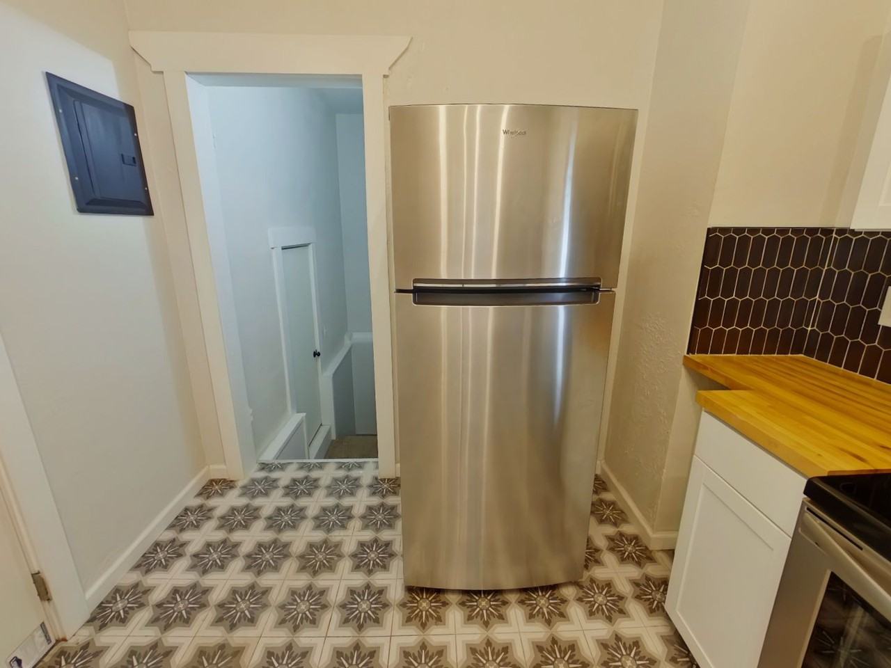 333 N Volutsia Ave - Photo 5 of 14
