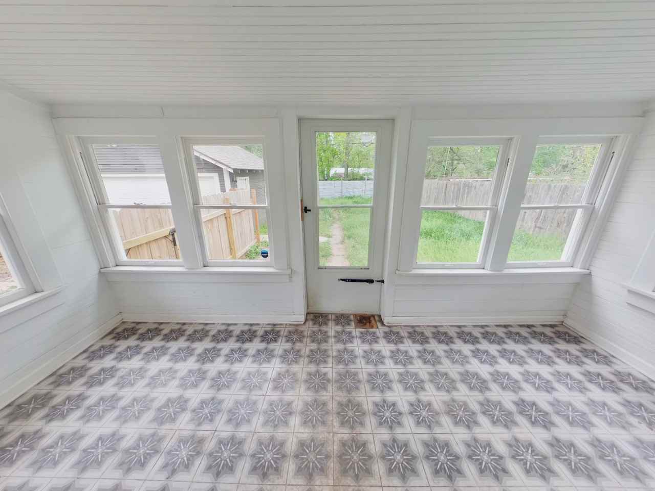 333 N Volutsia Ave - Photo 6 of 14