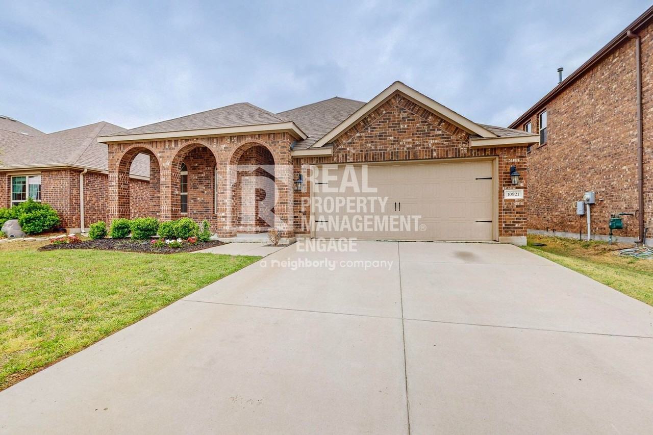 10921 Cobalt Dr - Photo 4 of 45