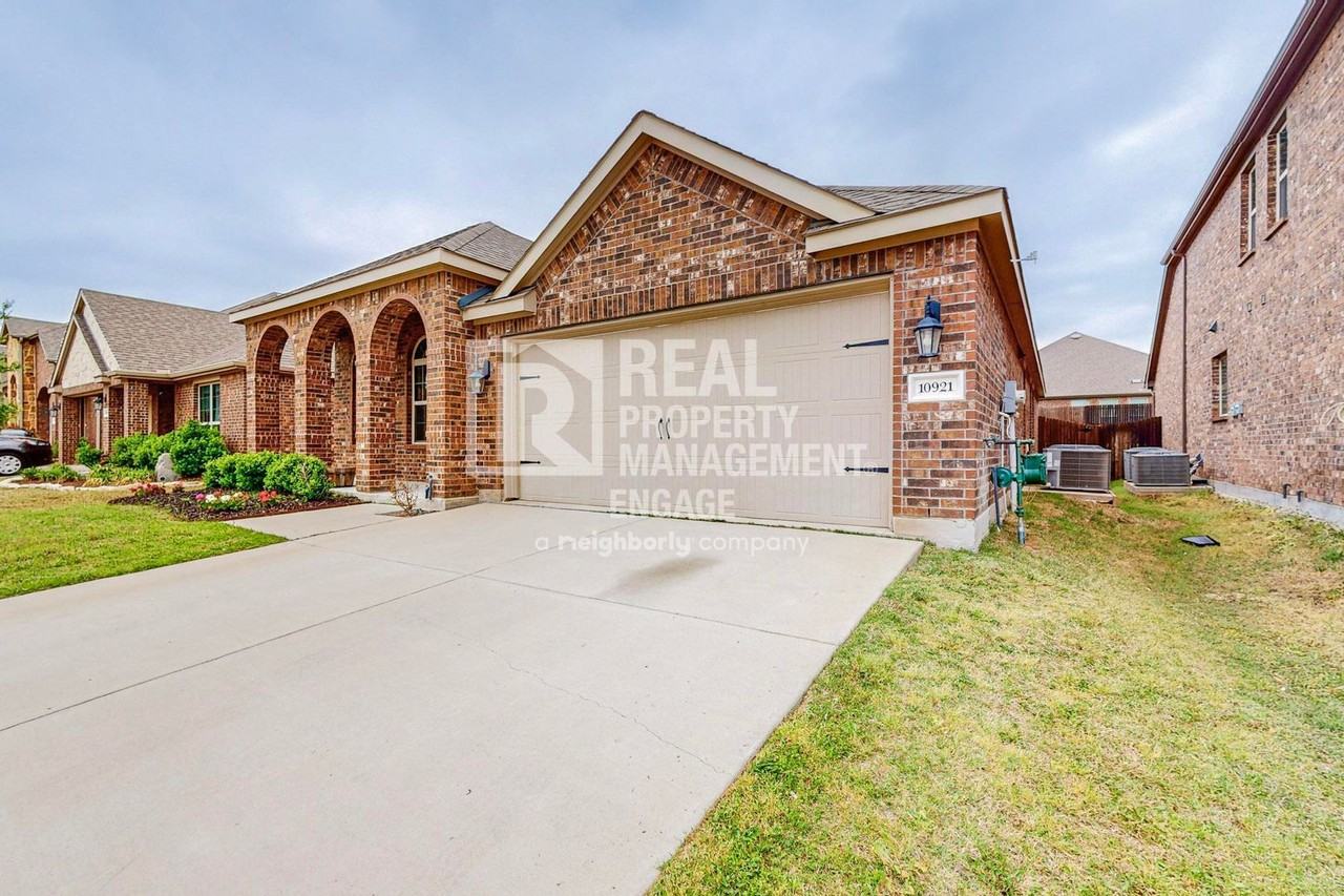 10921 Cobalt Dr - Photo 5 of 45