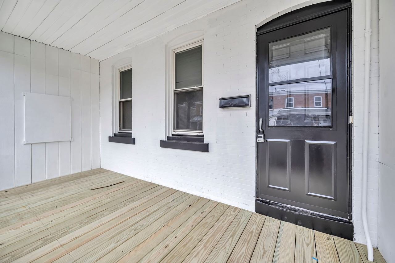 21 Adella Ave - Photo 3 of 16