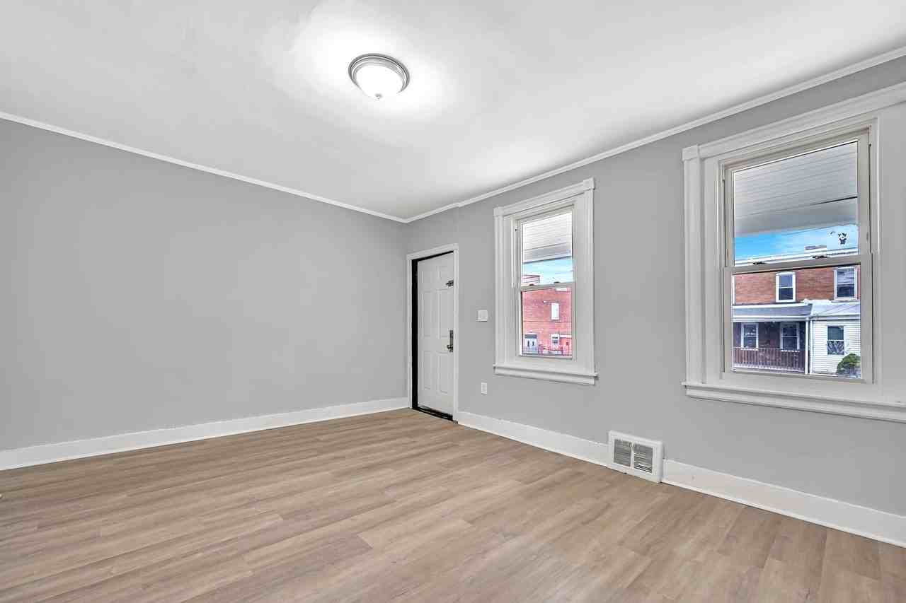 21 Adella Ave - Photo 4 of 16