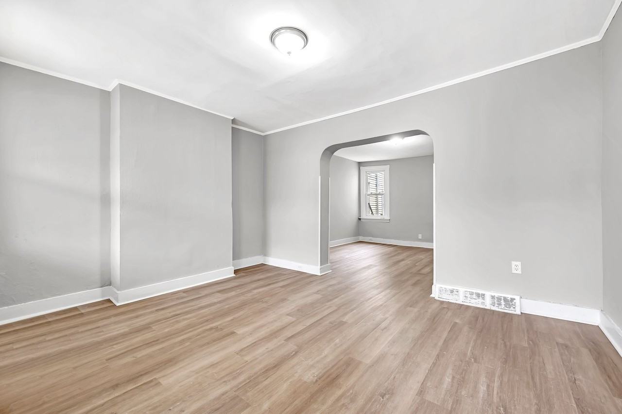 21 Adella Ave - Photo 5 of 16