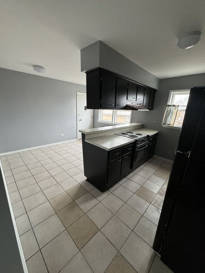 4106 W 87th St #2 - Photo 2 of 6