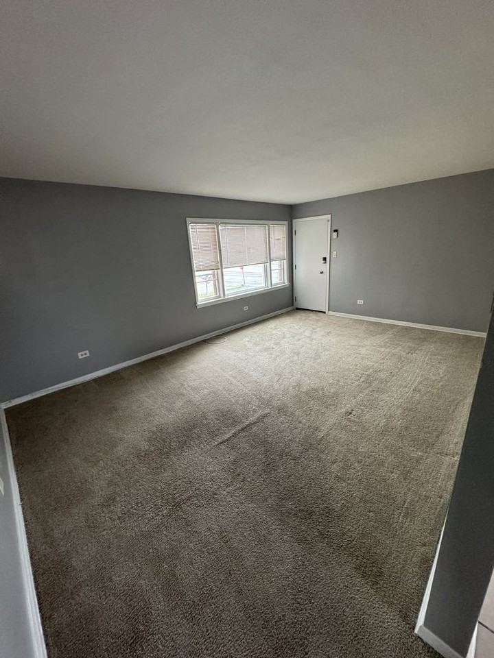 4106 W 87th St #2 - Photo 3 of 6