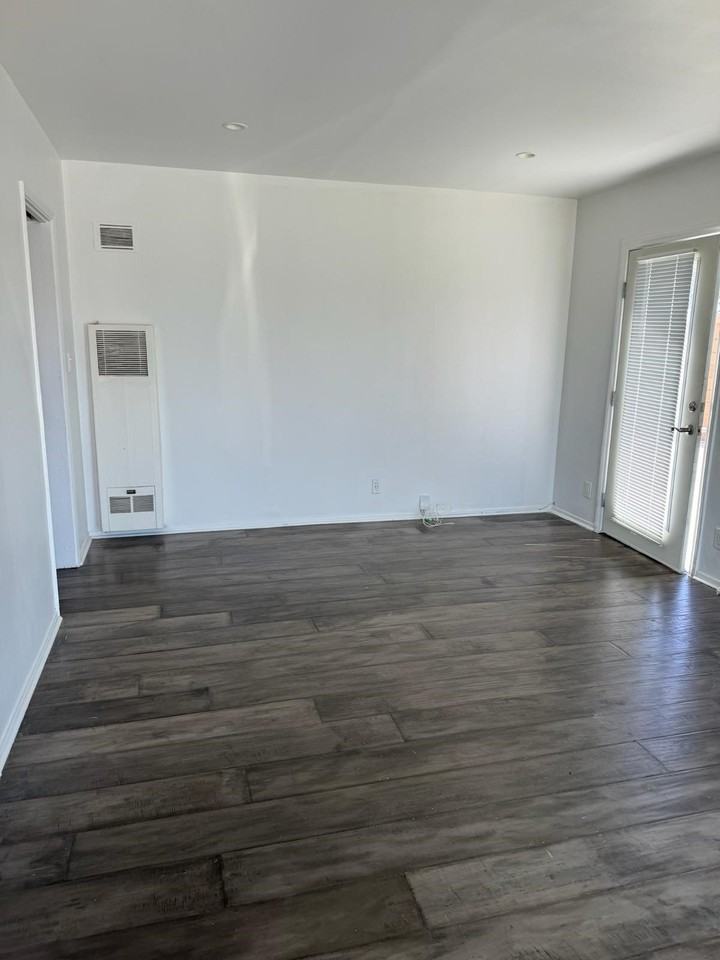 15216 South Tarrant Avenue - Photo 3 of 17