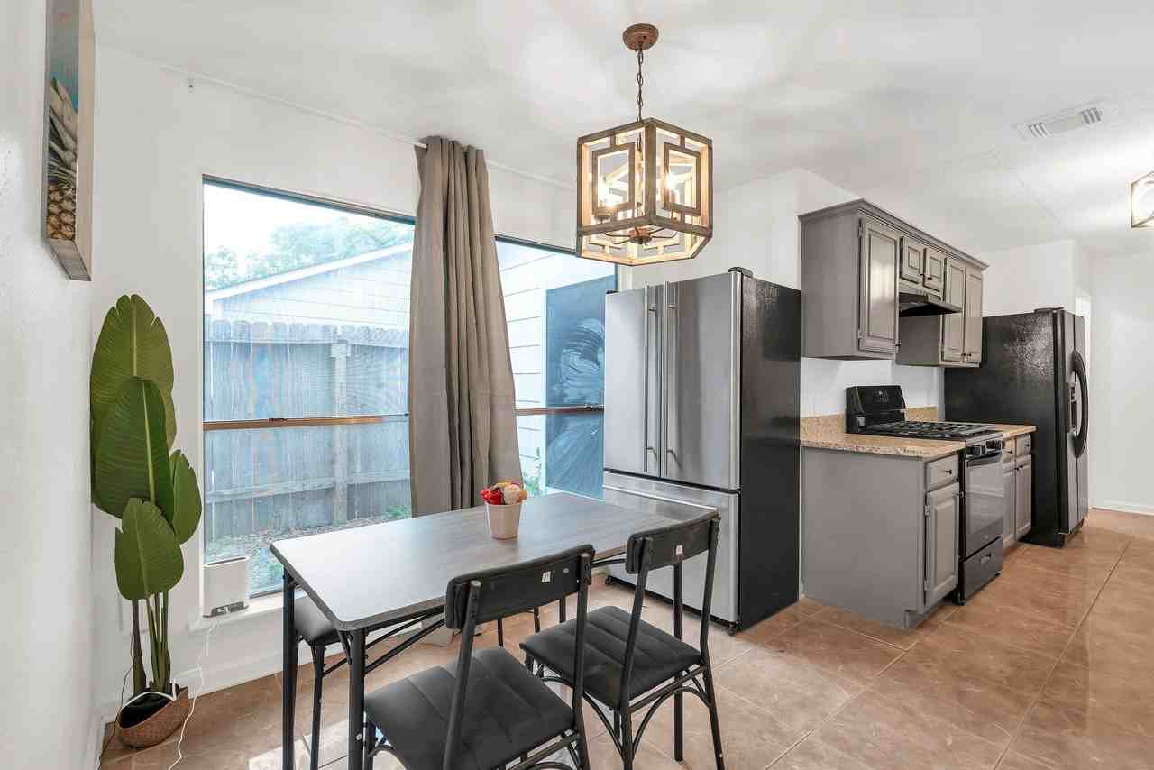 Pastoria Dr - Photo 3 of 8