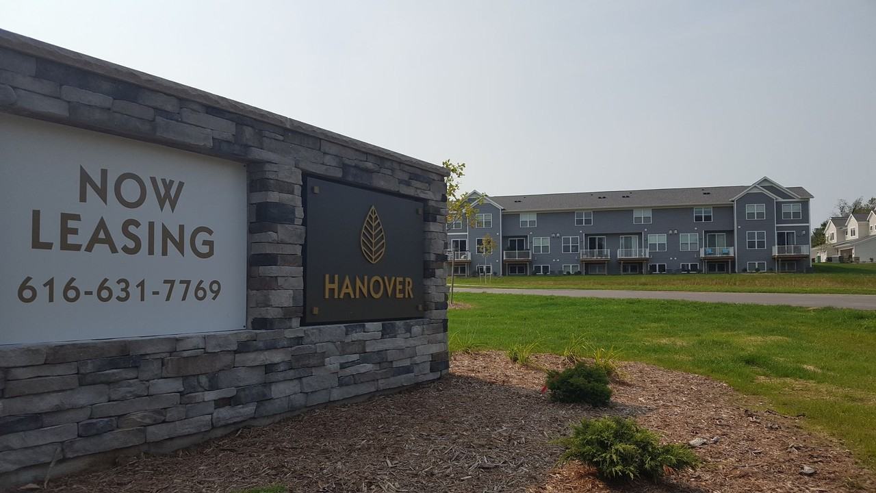 6121 Hanover Woods Dr - Photo 2 of 12