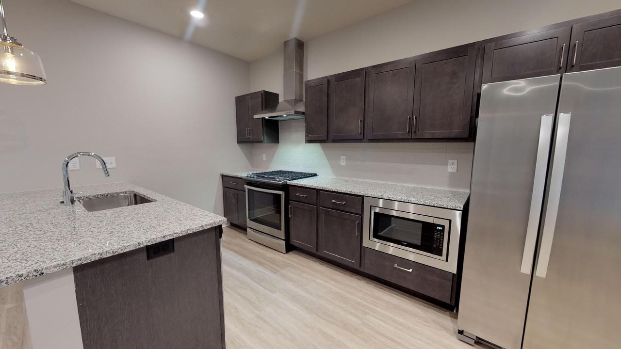 6121 Hanover Woods Dr - Photo 3 of 12