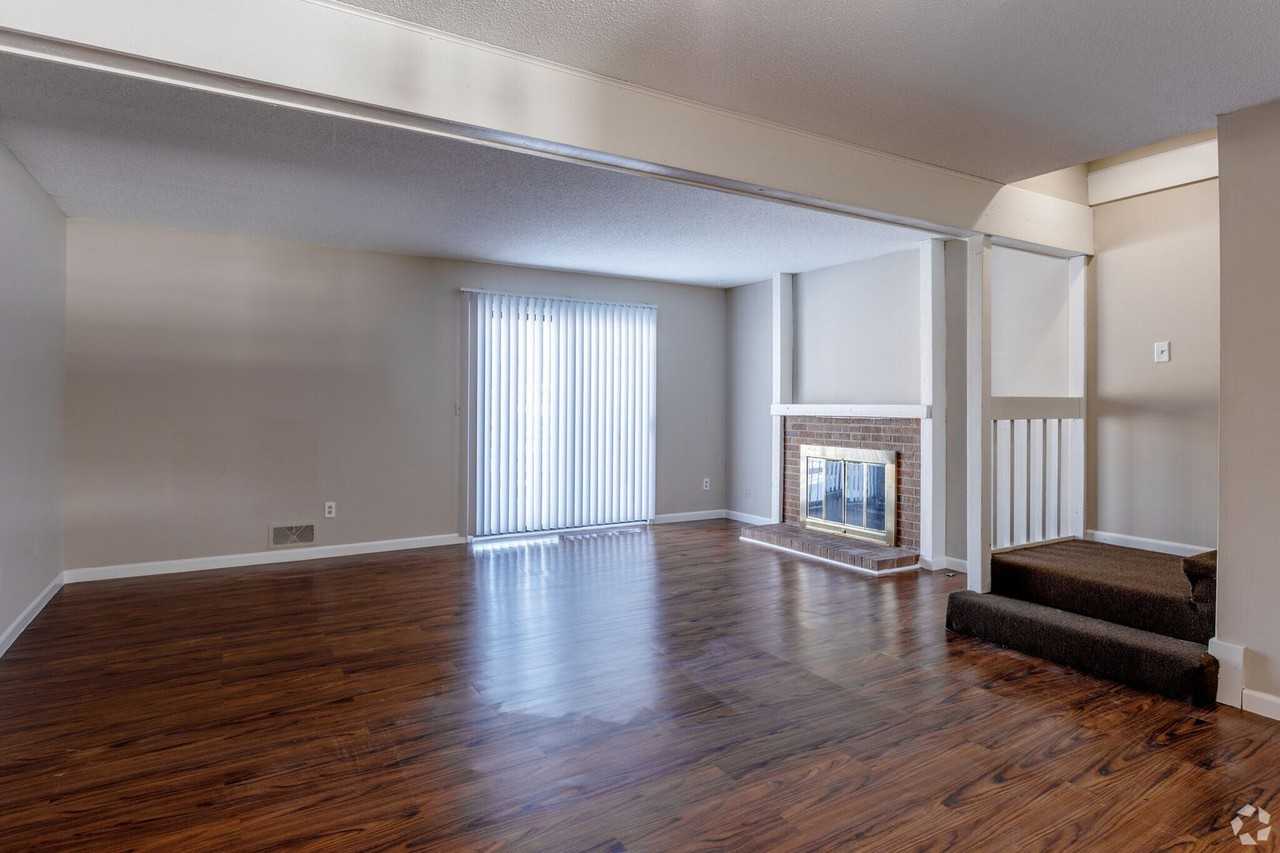 Nieman Park Townhome Duplexes Apartments 7130 King St, Shawnee, KS