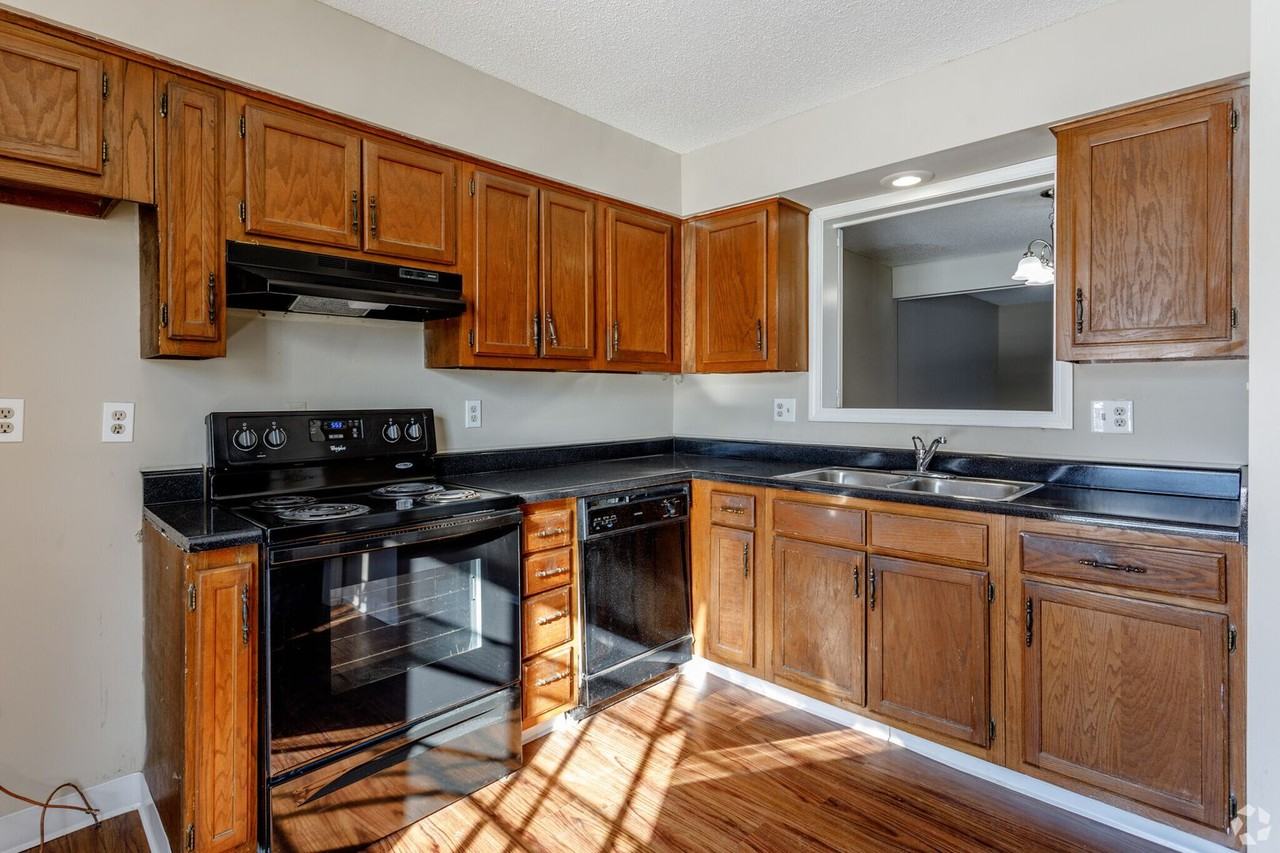 Nieman Park Townhome Duplexes Apartments 7130 King St, Shawnee, KS