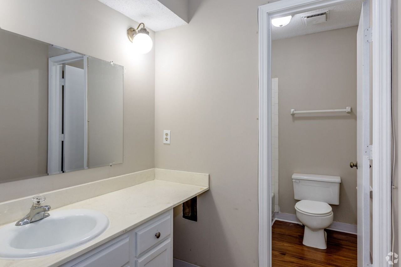 Nieman Park Townhome Duplexes Apartments 7130 King St, Shawnee, KS