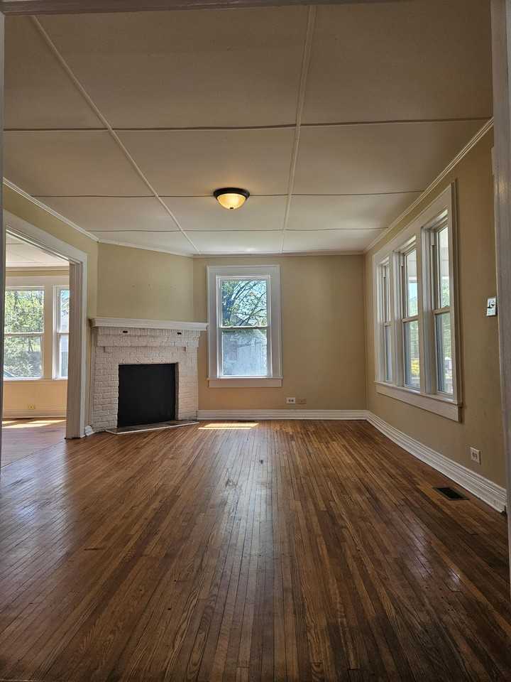 390 Harper Ave Nw #1 - Photo 3 of 17