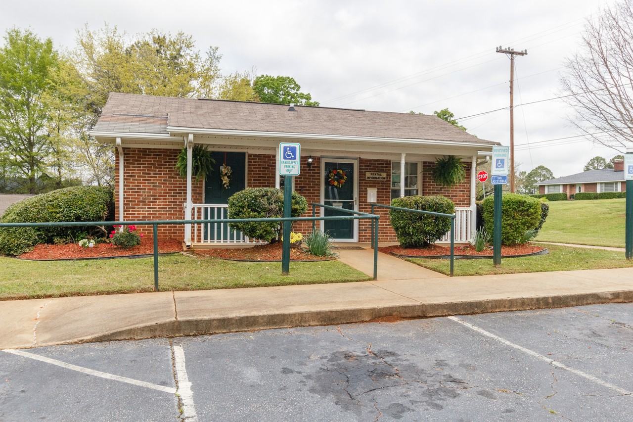 Shoal's Pointe - Photo 4 of 32