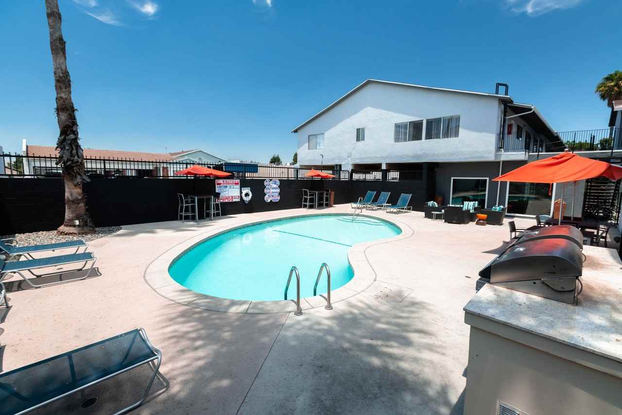 18400 Prairie Street - Photo 6 of 33