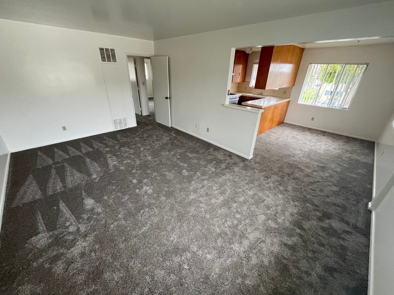 2405 302 North L St. - Photo 3 of 14