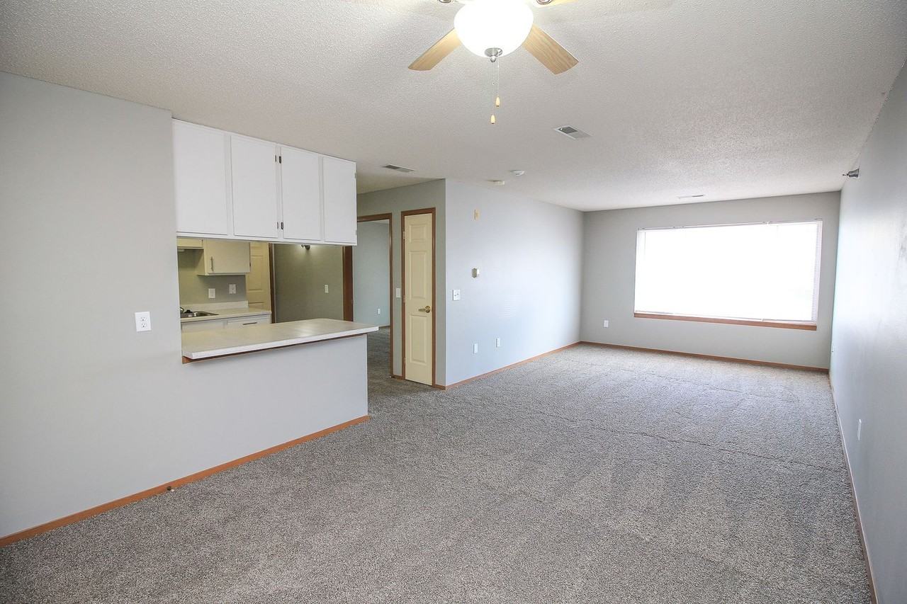 Pinehurst Apartments - Photo 3 of 12