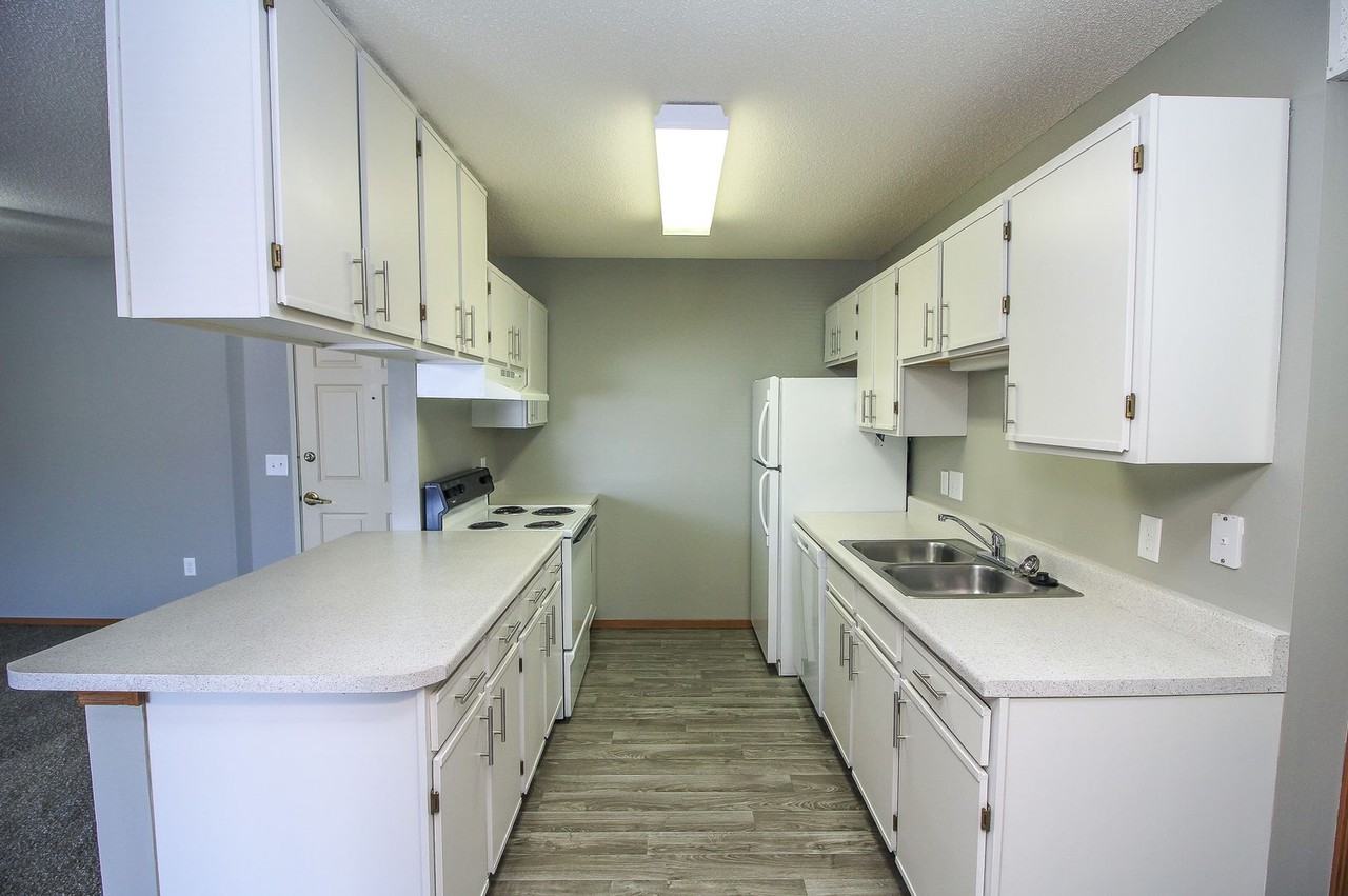Pinehurst Apartments - Photo 5 of 12