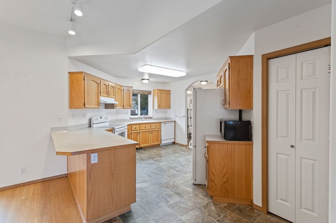 2067 Sw Rosario Pl - Photo 4 of 13
