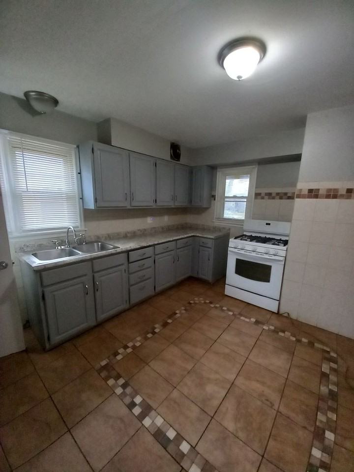 756 Hovey St - Photo 2 of 6