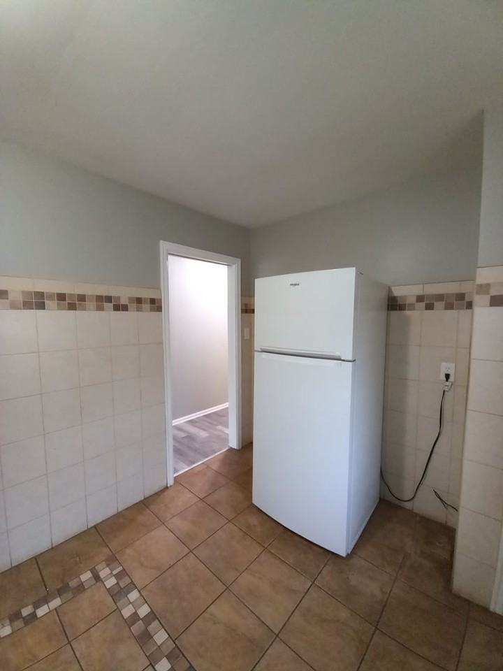 756 Hovey St - Photo 3 of 6