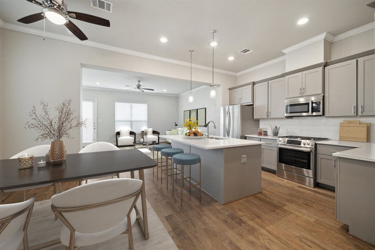 5014 Lillian St - Photo 3 of 19