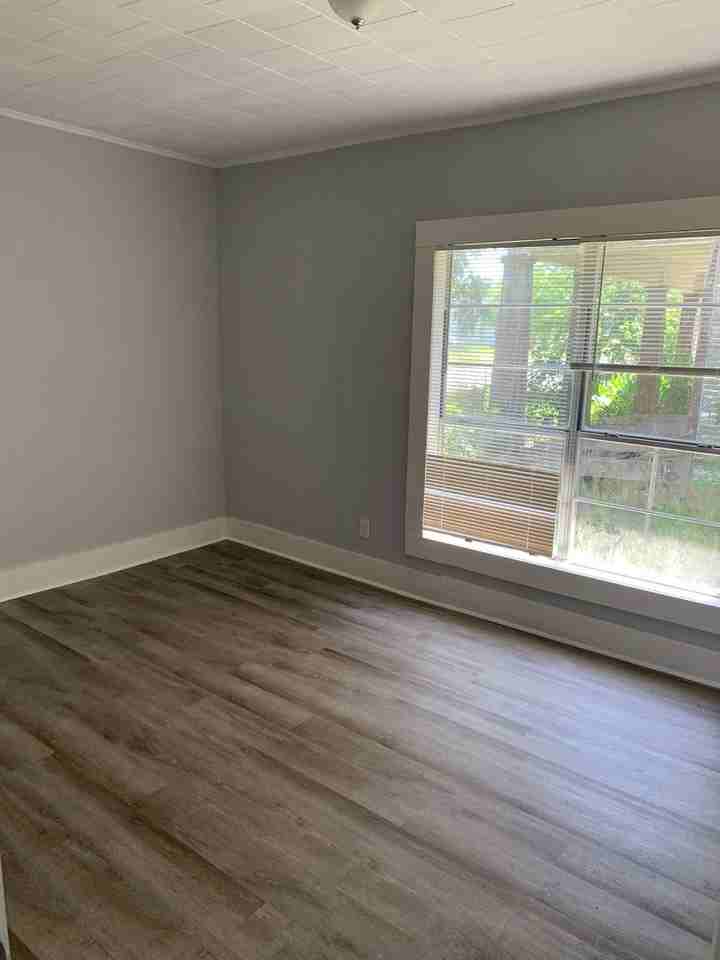 1409 10th St - Photo 7 of 27