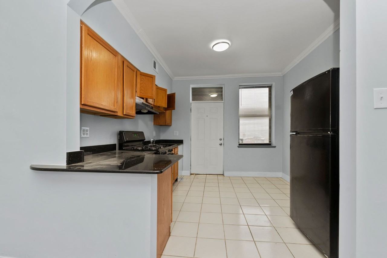 7219 S Yates Blvd #4B - Photo 4 of 11