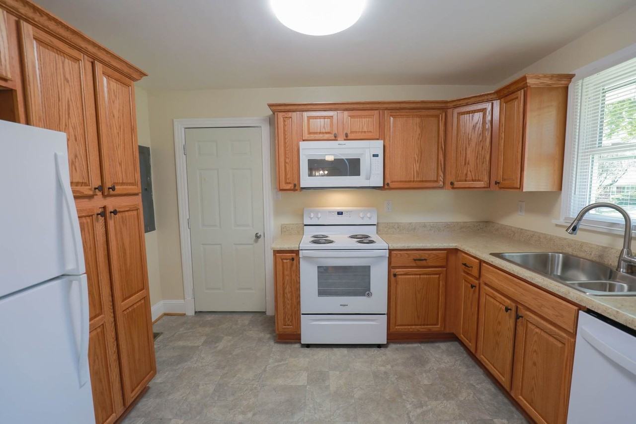 7509 Montrose Ave - Photo 5 of 18