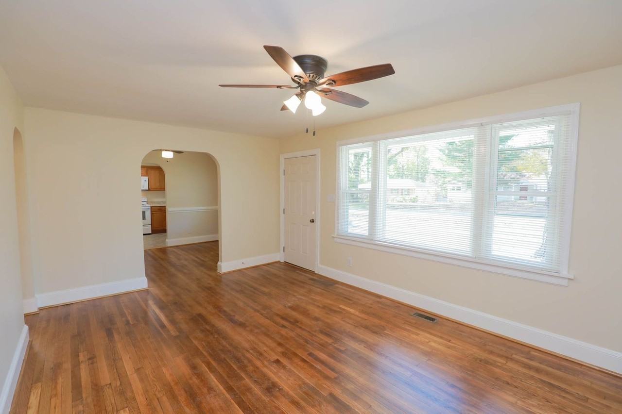 7509 Montrose Ave - Photo 7 of 18