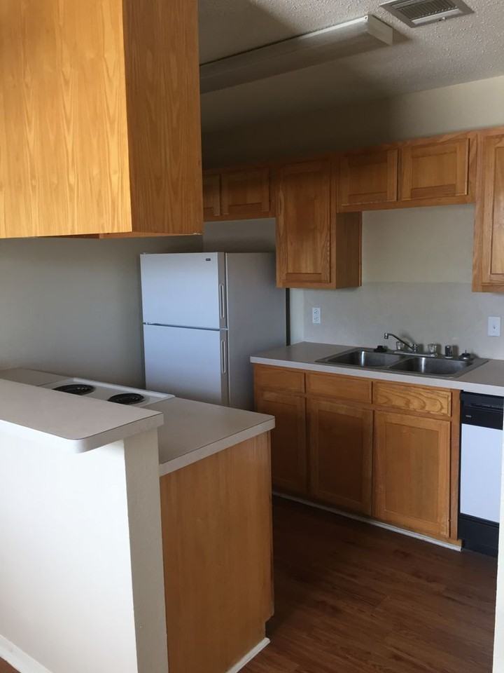 Conveniently Located Affordable 2 Bd / 2 Ba Near Baylor! - Photo 3 of 9