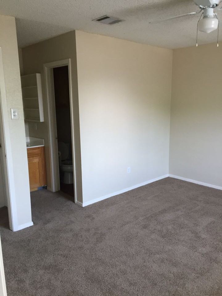 Conveniently Located Affordable 2 Bd / 2 Ba Near Baylor! - Photo 5 of 9